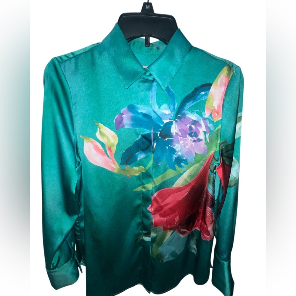 Chico's Vibrant Green Floral Silk Blouse long-sleeved, button-down